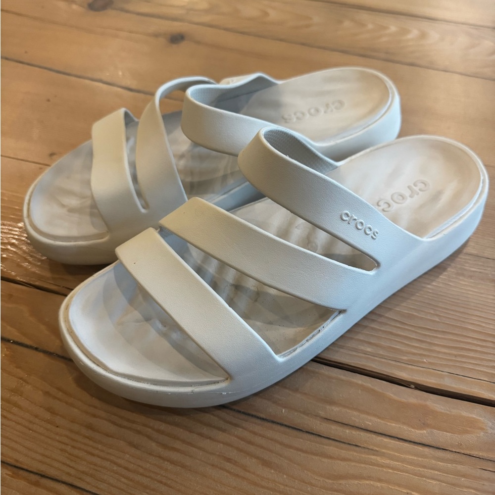 Crocs Getaway women’s Strappy sandals size 8W great condition! Off white.